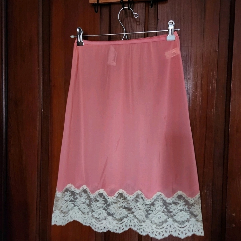 Vintage Hollywood Vassarette Coral Crepelon Half Slip Size F(full) Petite